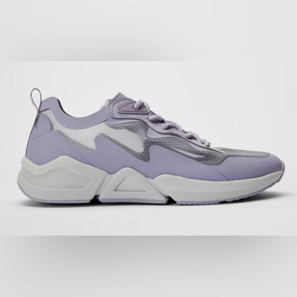 Fabletics Larchmont Performance Sneaker. Light plum. Mesh insets. Lace-up. 7.5